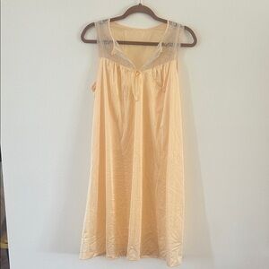 Vintage Henson Kickernick  Nightgown with Lace Trim